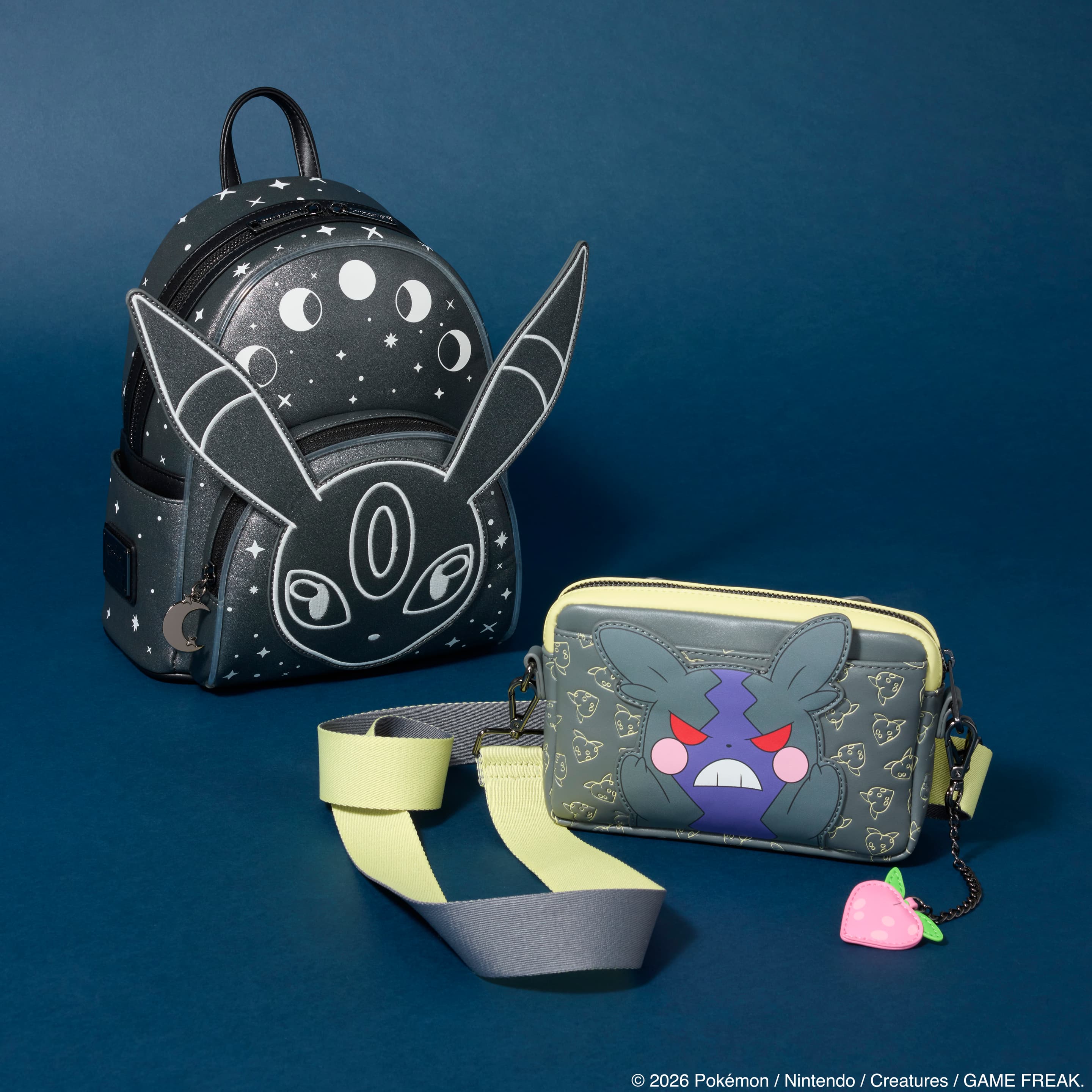 Loungefly Pokémon Morpeko wendbare Umhängetasche mit Erdbeer-Anhänger