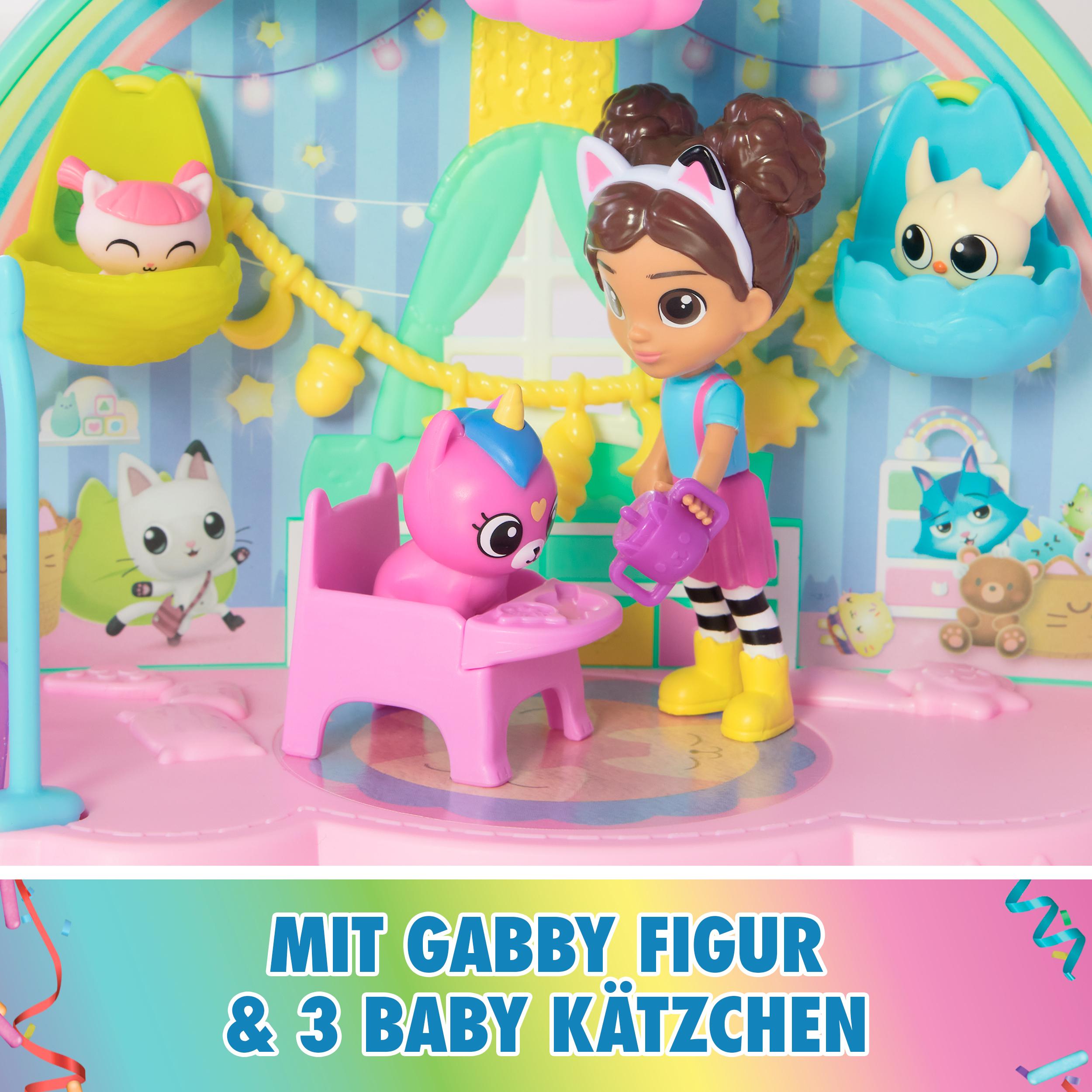 Produktbild Gabby's Dollhouse, 17-teiliges Kitty Care Spielset, mit Gabby Figur und 3 Baby-Kätzchen, Rutsche und Schaukeln 3 von 10