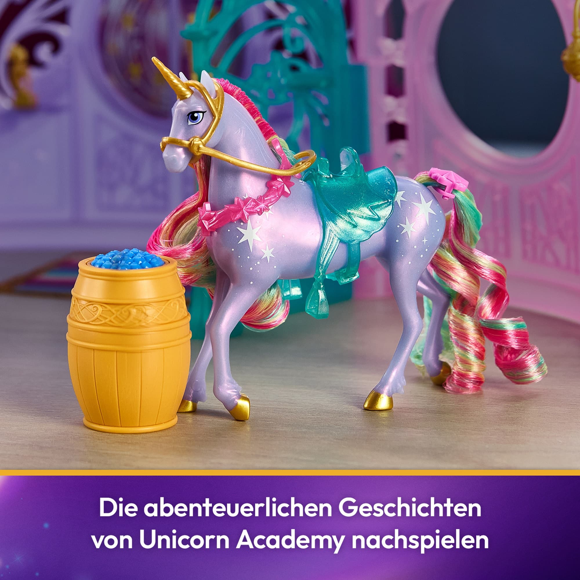 Produktbild Unicorn Academy - Stall Spielset 90 cm inkl. Brunnen mit Licht- und Soundeffekten, ca. 12 cm großem Einhorn und 24 Accessoires 2 von 8