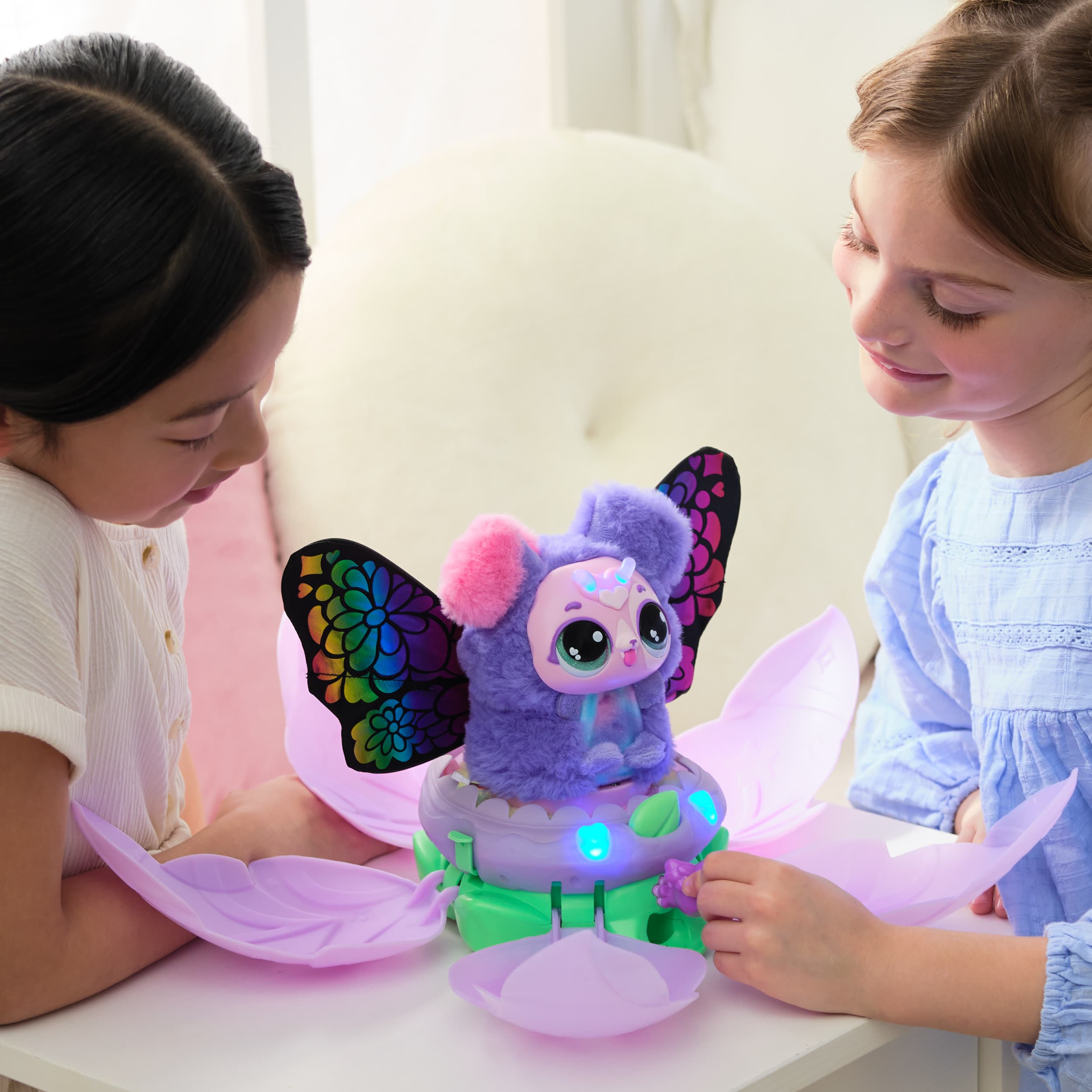 Produktbild Bloomables von Hatchimals - Puppyfly, Interaktives Spielzeug mit Überraschung, mit über 100 Geräuschen und Reaktionen 6 von 10