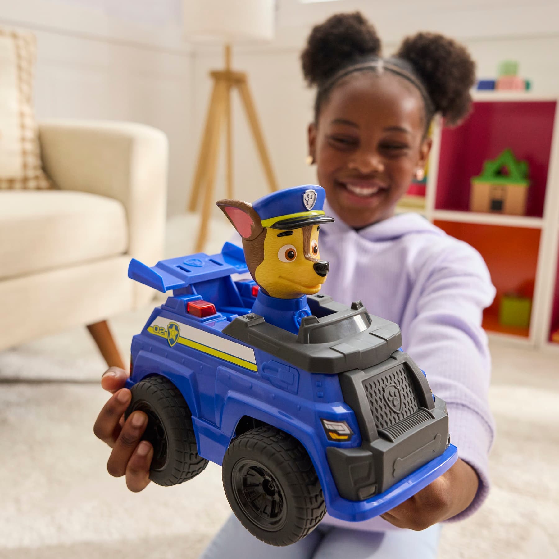 Produktbild PAW Patrol - Chases ferngesteuertes Polizeiauto mit Lichteffekten, ca. 25 cm, einfache Steuerung über Fernbedienung 8 von 9