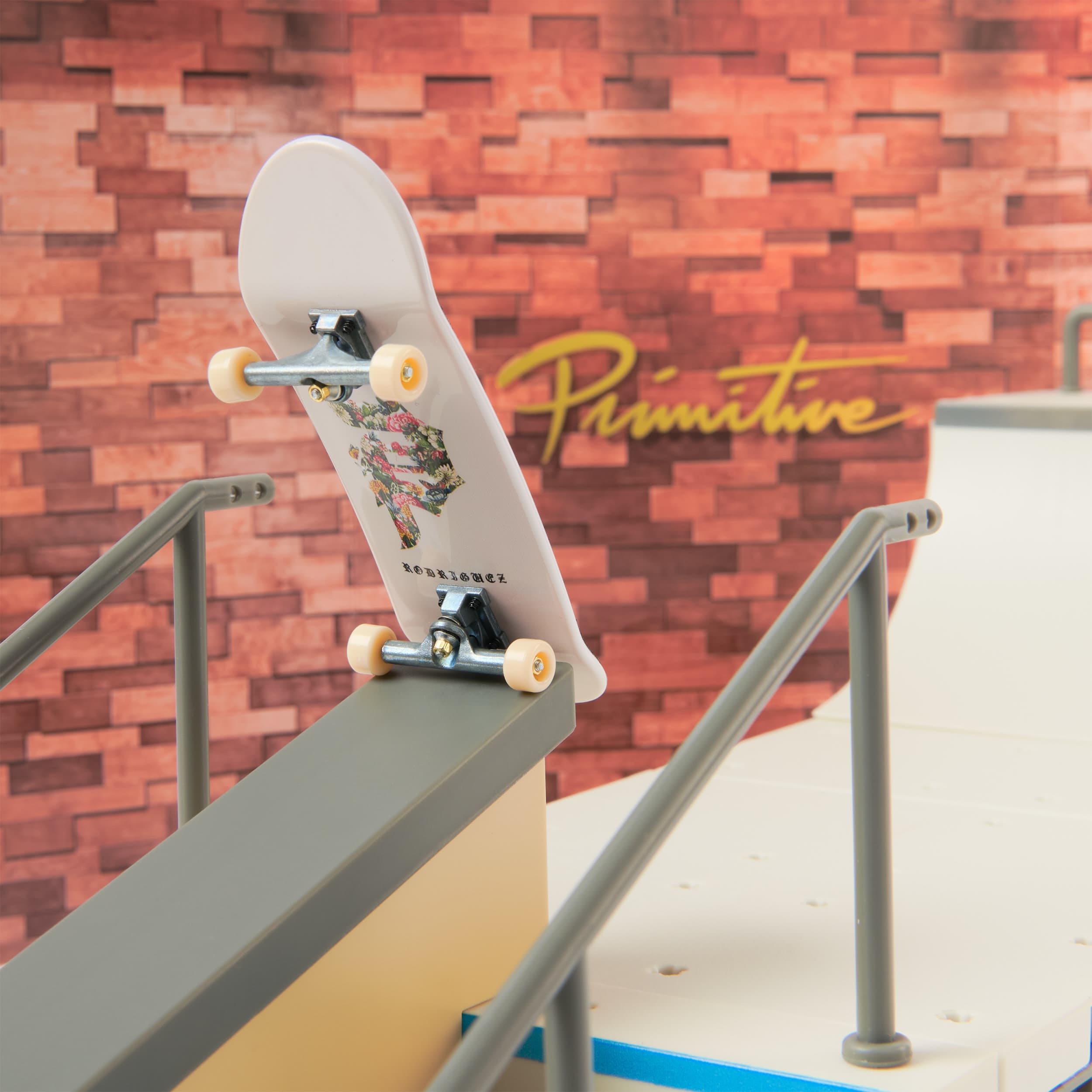 Produktbild Tech Deck - Primitive Skate Park, Finger-Skateboard-Rampe mit authentischem Fingerboard 6 von 8