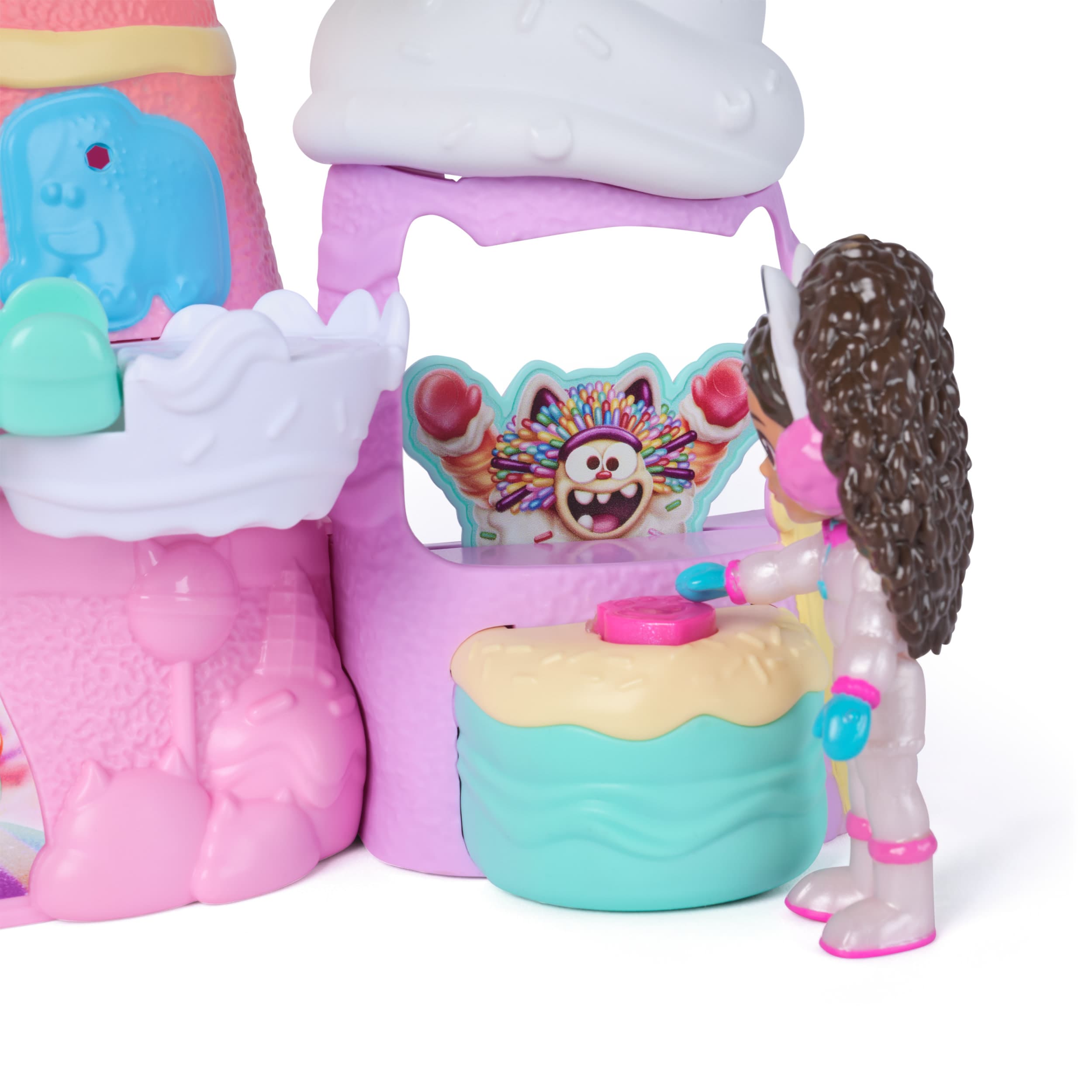 Produktbild Gabby’s Dollhouse: Der Film – Zuckerguss-Gebirge Spielset, 12-teiliges Spielset mit Gabby Figur, Leopold & Puppenhaus-Zubehör 5 von 8