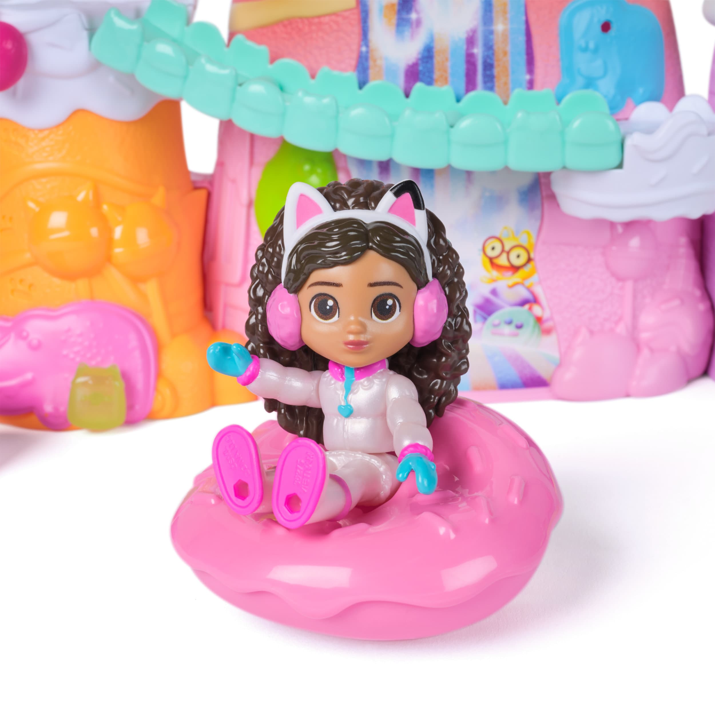Produktbild Gabby’s Dollhouse: Der Film – Zuckerguss-Gebirge Spielset, 12-teiliges Spielset mit Gabby Figur, Leopold & Puppenhaus-Zubehör 4 von 8