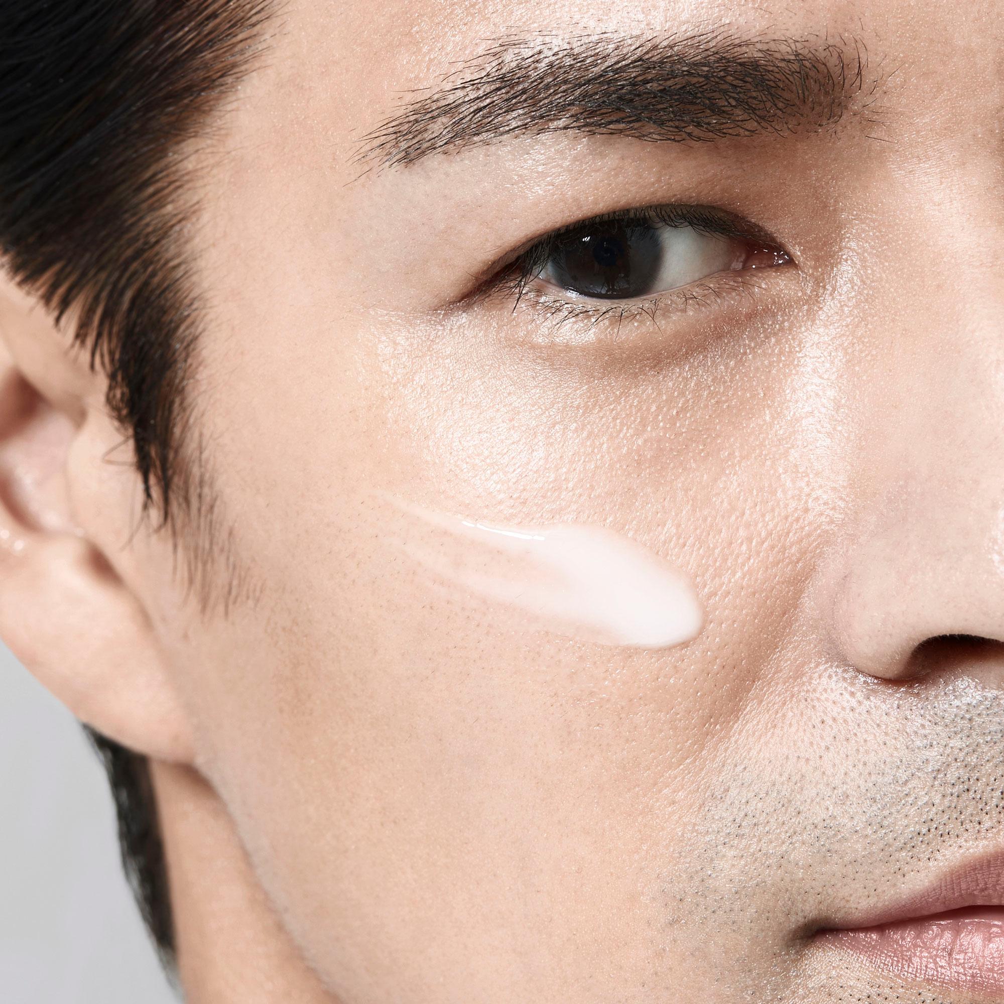 Produktbild SHISEIDO Men Energizing Moisturizing Extra Light Fluid 3 von 5