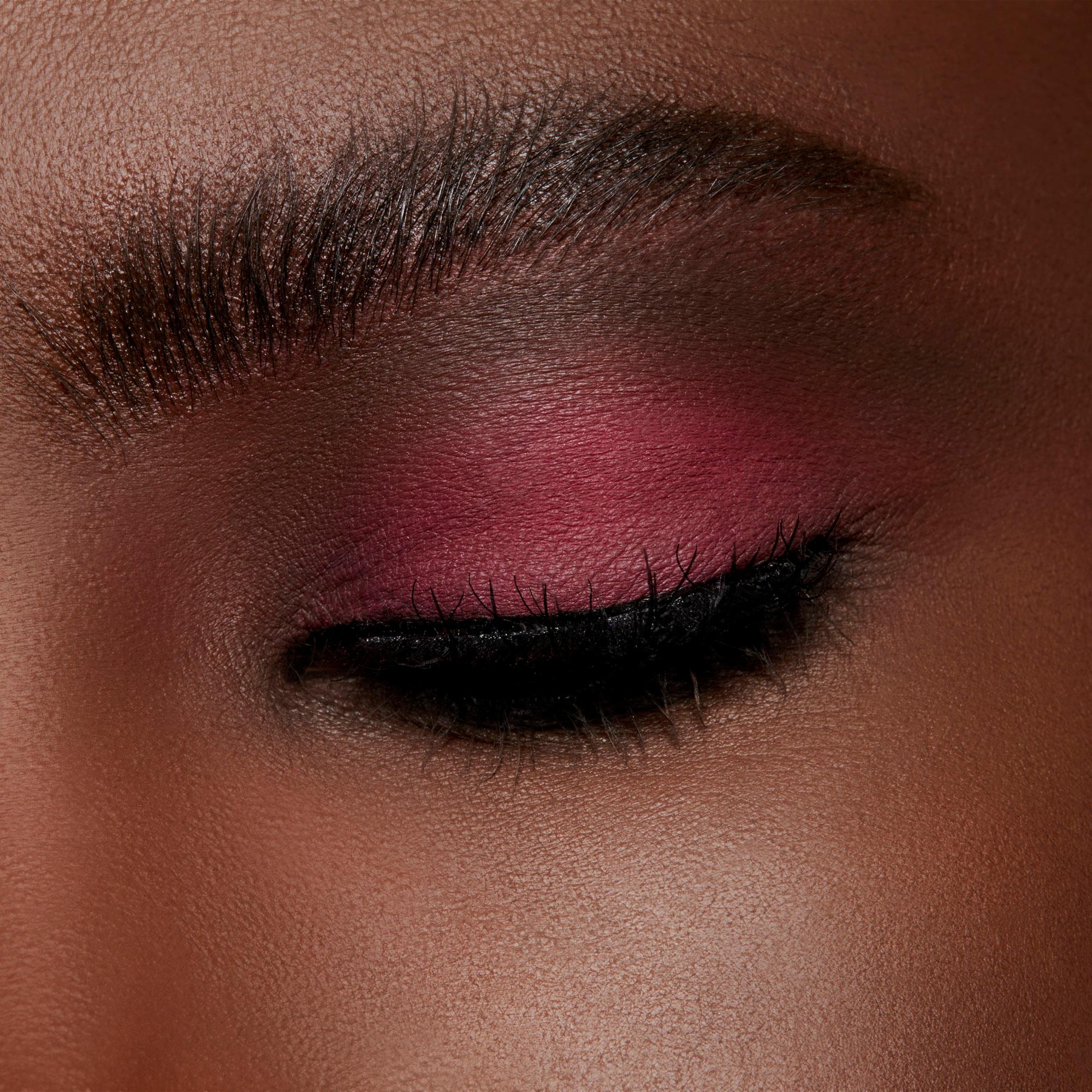 Produktbild MAC Powder Kiss Soft Matte Eye Shadow 3 von 5