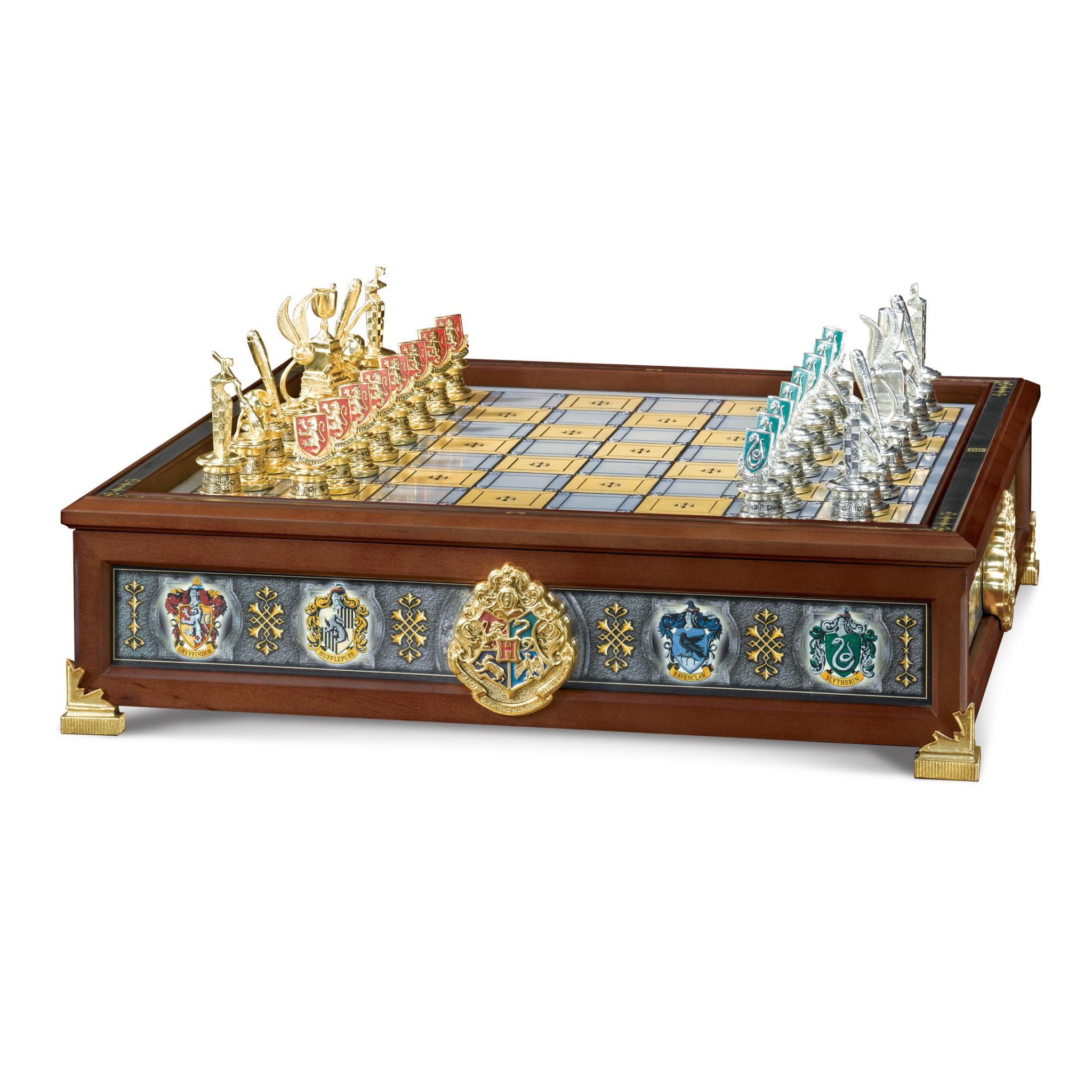 The Noble Collection - Harry Potter - Collectibles - Quidditch Chess Set Silver&Gold Plated