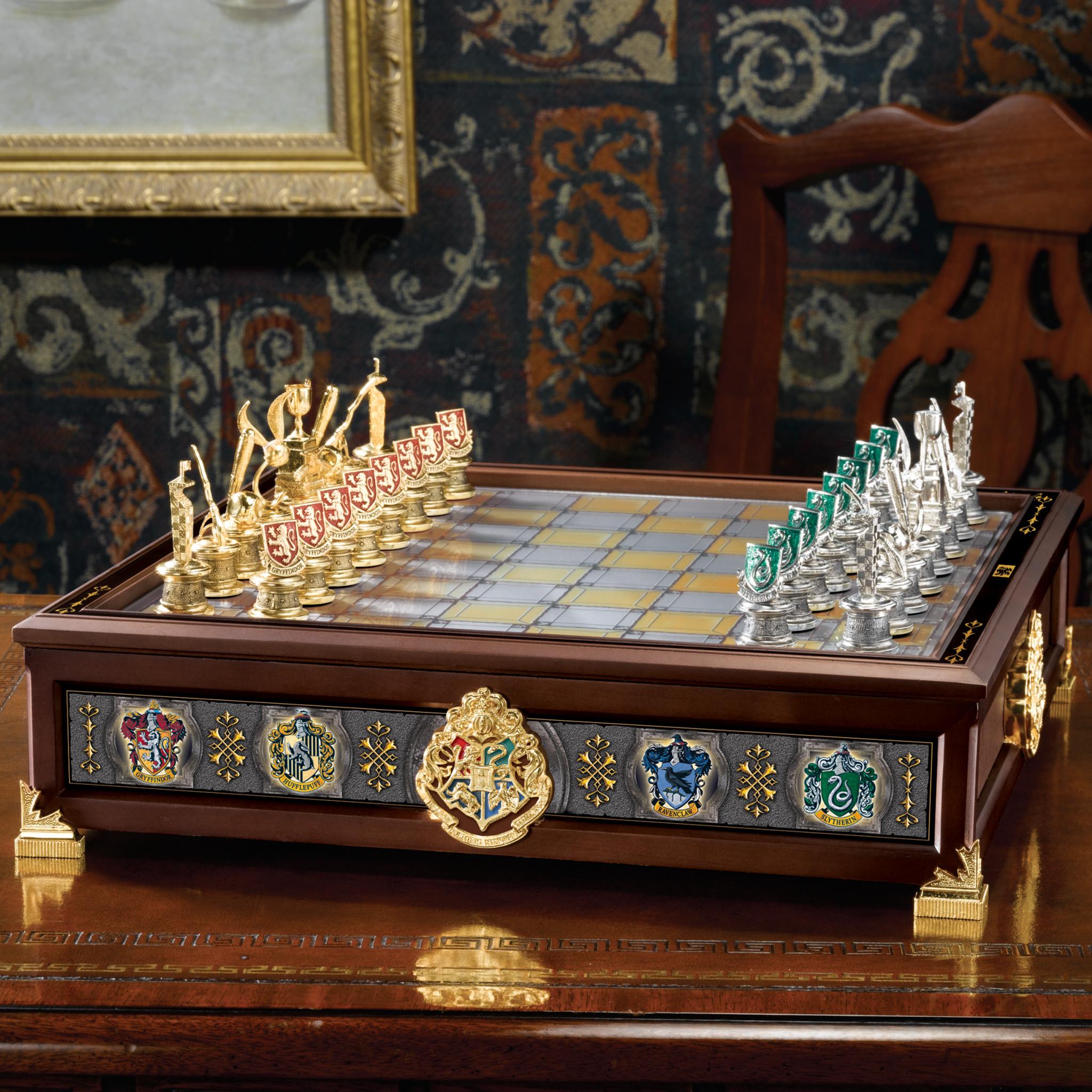 Produktbild The Noble Collection - Harry Potter - Collectibles - Quidditch Chess Set Silver&Gold Plated 3 von 3