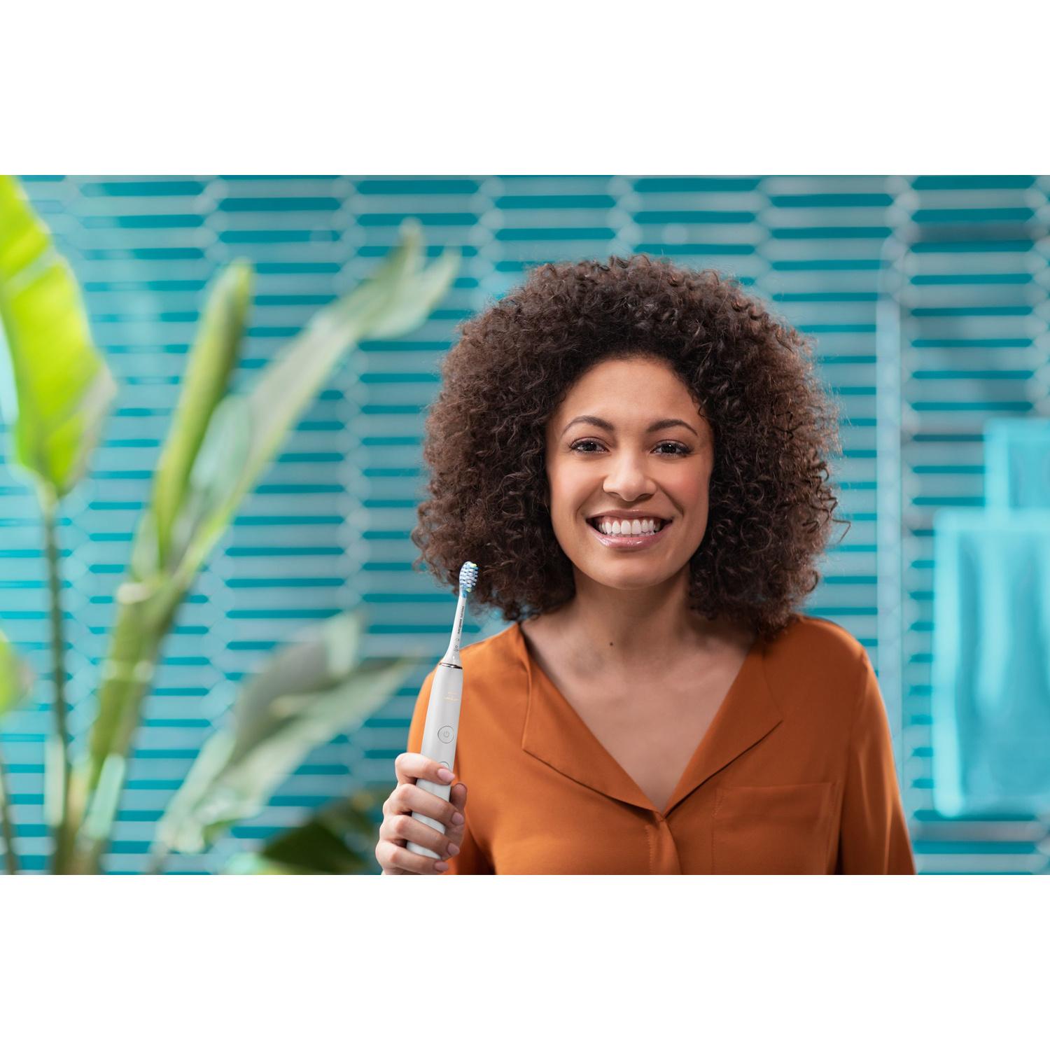 Produktbild PHILIPS Sonicare DiamondClean 9000 Elektrische Schallzahnbürste mit App, weiß, HX9913/16 7 von 8