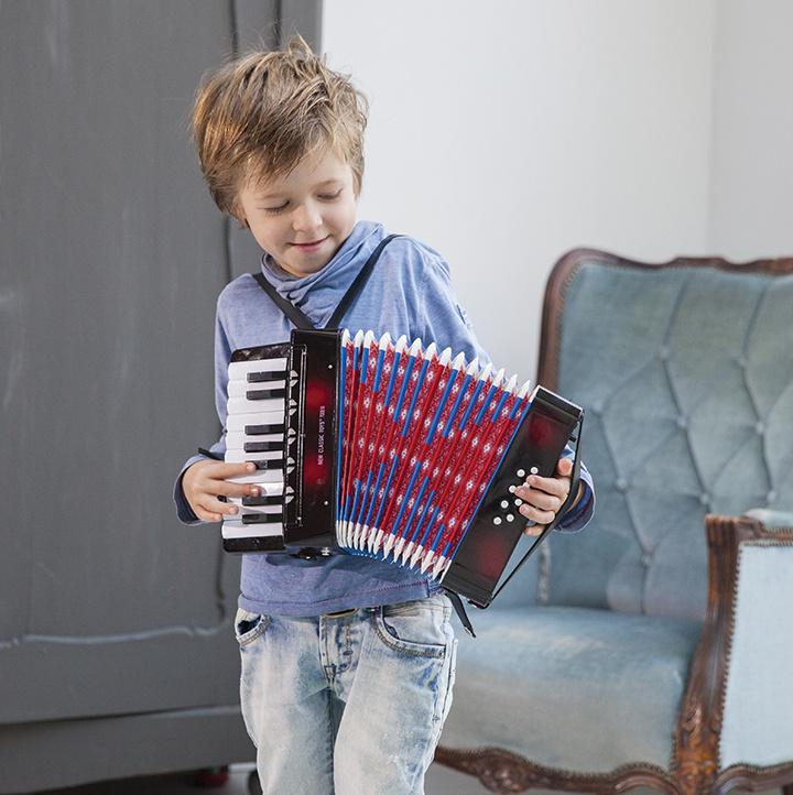 Produktbild New Classic Toys Akkordeon Groß - schwarz mit Musikbuch 10057 4 von 7