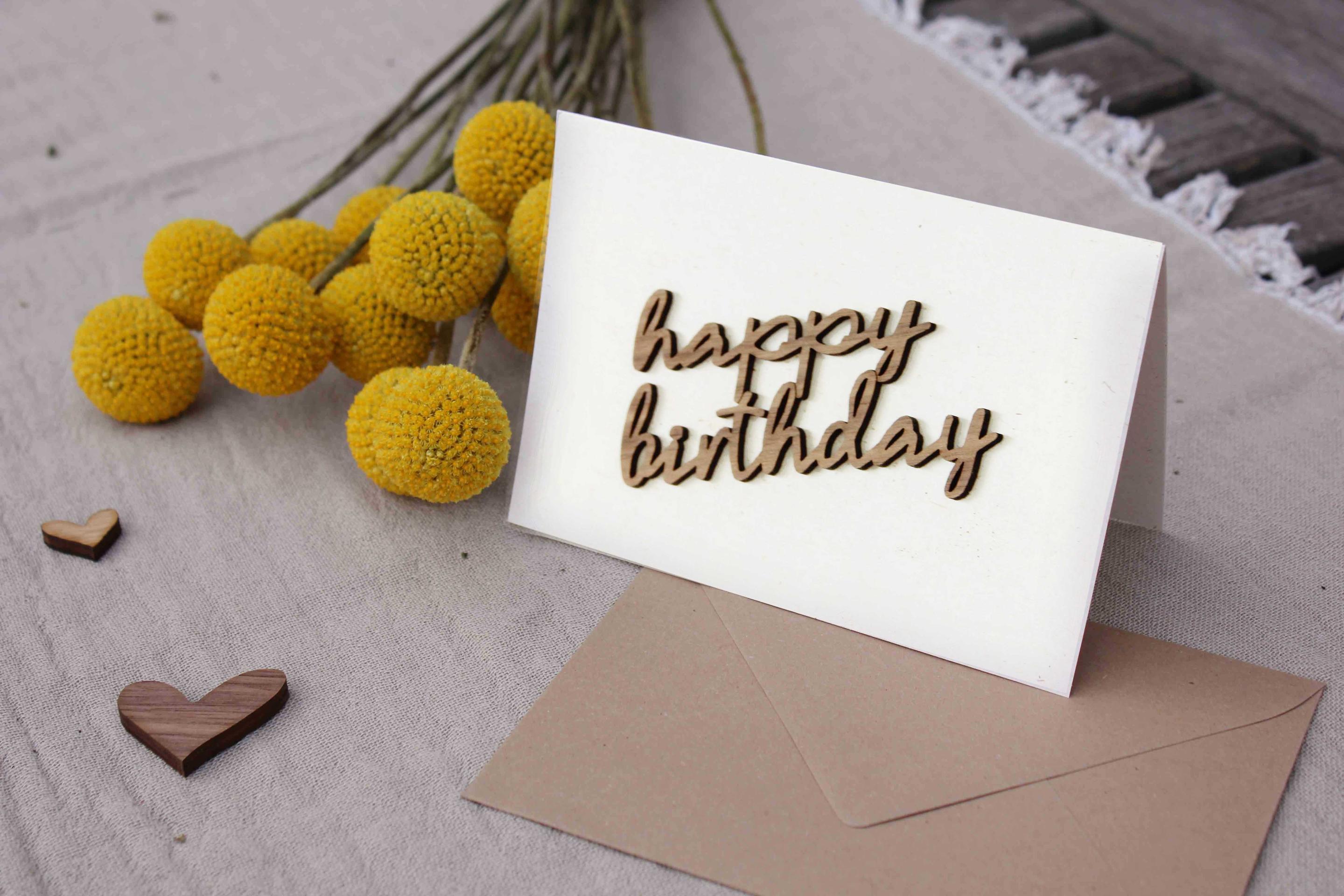 Produktbild Original Holzgrußkarte - Holzschriftzug, happy birthday 2 von 3