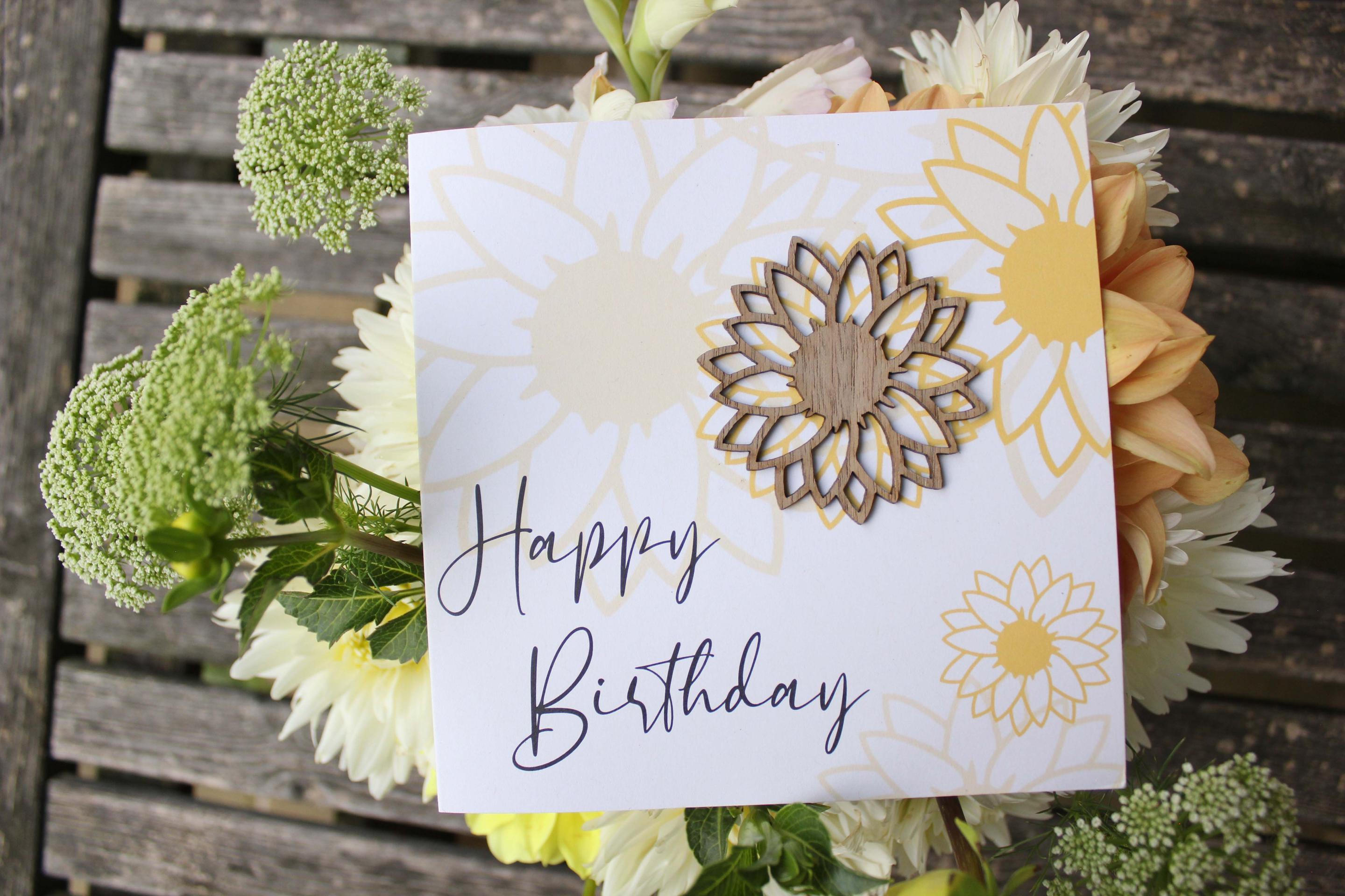 Grußkarte Druck mit Holzschriftzug Birthday Sonnenblumen