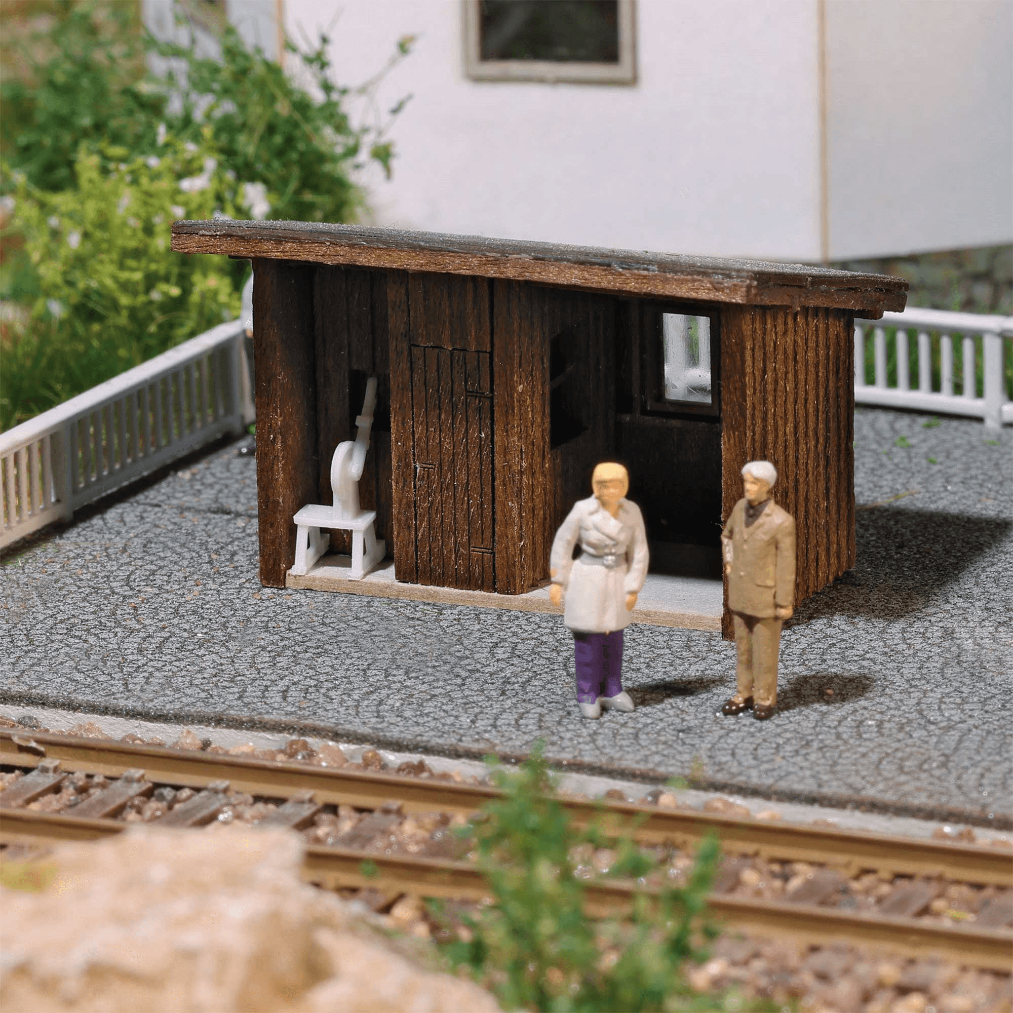 Busch H0 1862 Kleinbahnhof Echtholz-Bausatz 1:87