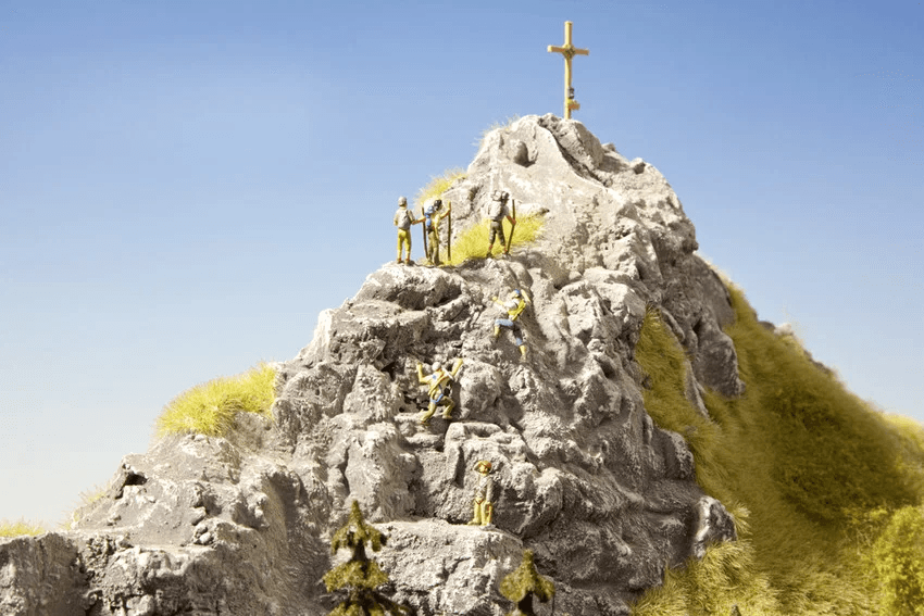 NOCH 16422 3D-Kit In den Bergen H0 – Wegweiser, Gipfelkreuze und Brunnen 1:87