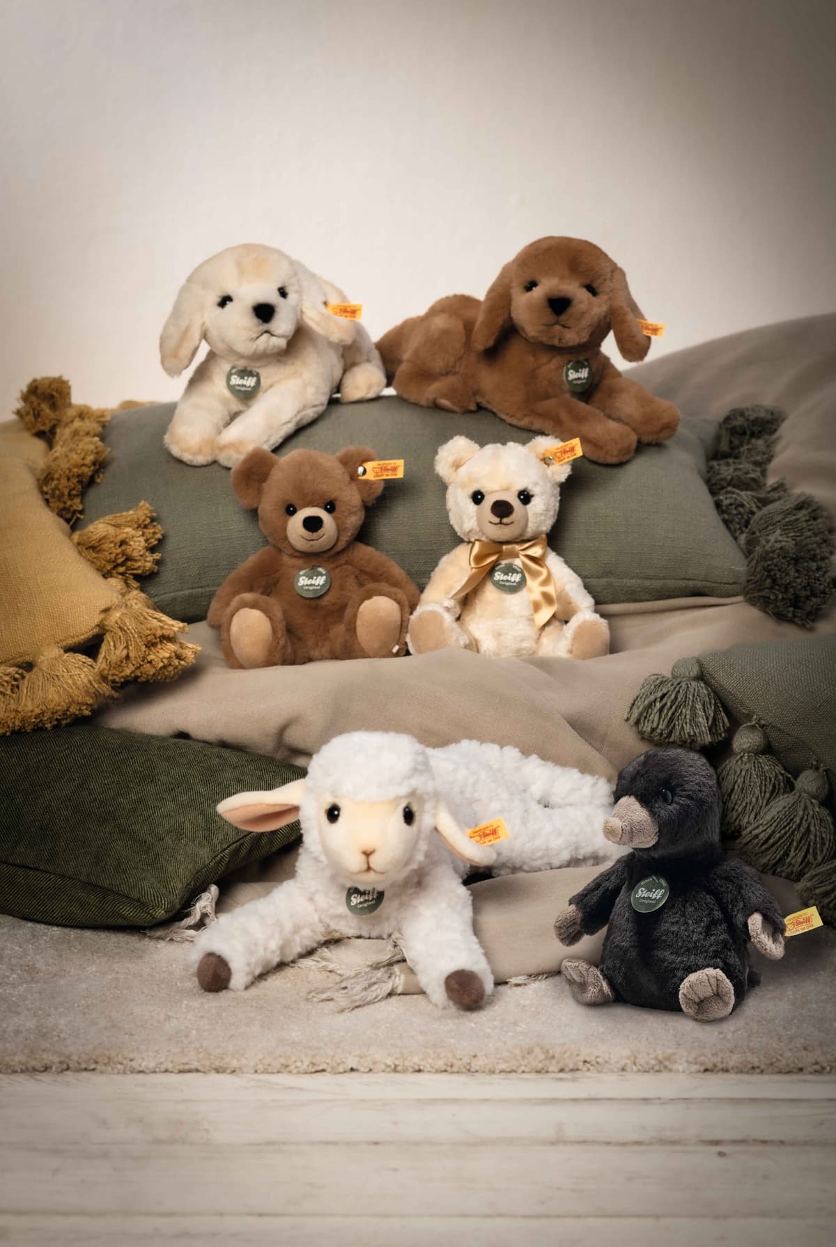 Steiff Lenny Labrador – 23 Cm – Braun Liegend – Hochwertiges Kuscheltier Mit Granulat – Offizieller Steiff Knopf Im Ohr Steiff Labrador Kuscheltier